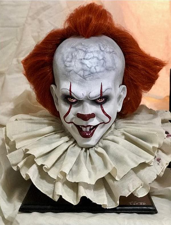 Pennywise deals halloween decoration